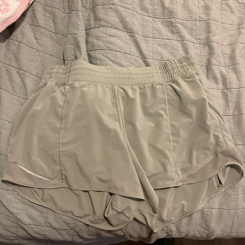 Lululemon HR hotty hot 4 in